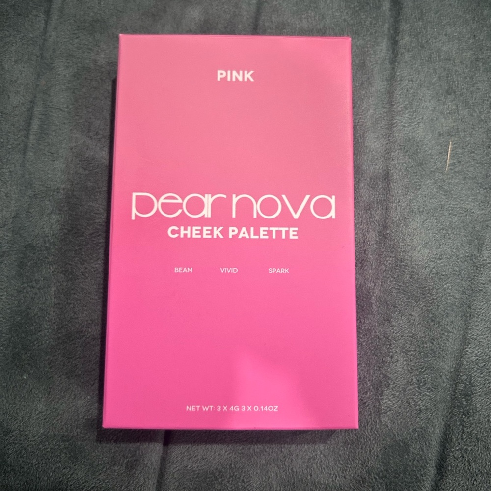 Pear Nova Cheek Palette in Cream and Pearl